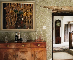 Bolton-Scroll-Hallway-Wallpaper-Glass-Green Lewis & Wood Wallpapers Бумажные обои Англия