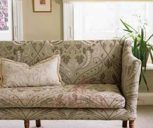 Chateau-Sofa-Casement Lewis & Wood Wallpapers Бумажные обои Англия